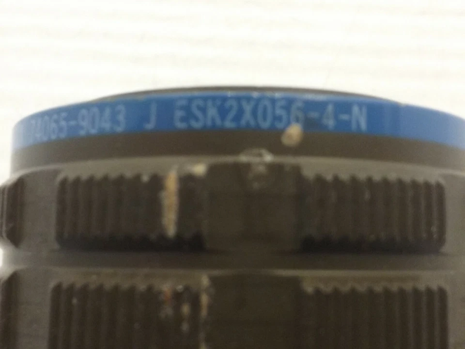 MATRIX ESK2X056-4-N CIRCULAR CONNECTOR FEMALE SOCKET 8 PIN 82835-04N - Image 3 of 4