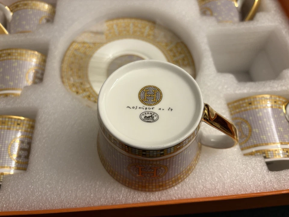 Juego de 12 tazas/platillos de té de oro Hermes Mosaique Au 24 Foto 2 de 3
