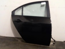 Porte arrière et accessoires Nissan PRIMERA