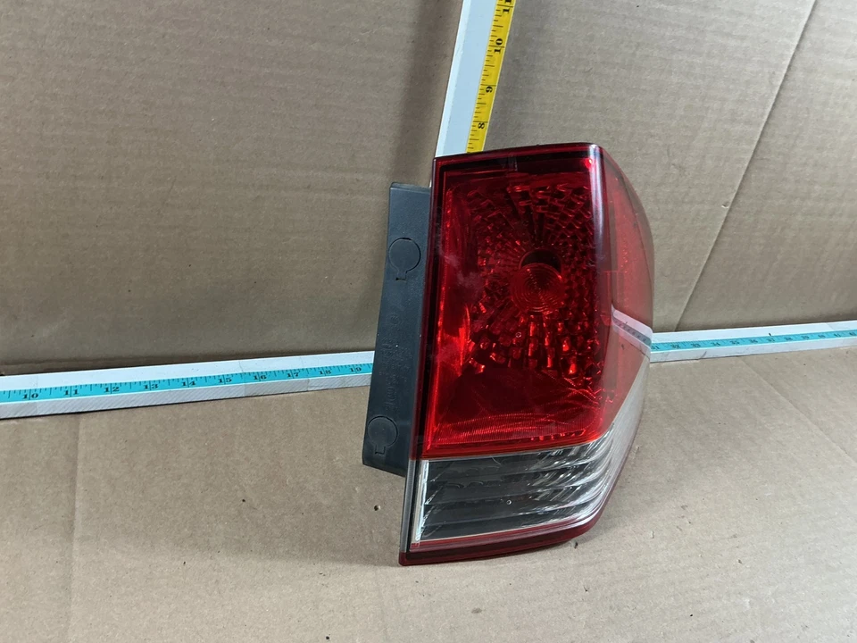 Luz trasera lateral para pasajero Kia Borrego 2009-2011 cuarto de panel montado OEM Foto 3 de 4