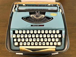 Macchina da scrivere manuale portatile Brother serie 44 vintage con custodia modello 44