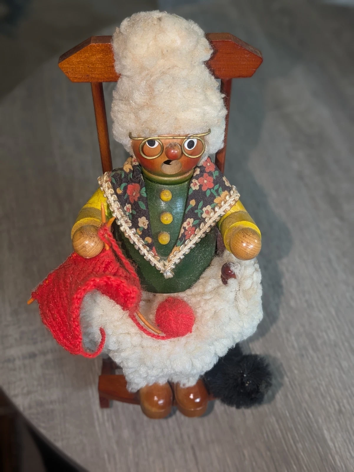Steinbach Smoker Knitting Vintage Grandma In Rocking Chair Music Box Colorful