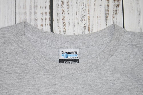 CAMISETA WOOLRICH DISCOVERY CHANNEL QUEST VINTAGE HECHA EN EE. UU. GRÁFICA GRIS 2XL - Imagen 3 de 6