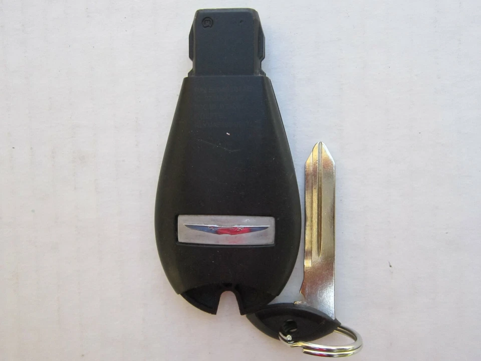 OEM 2008-2016 CHRYSLER TOWN & COUNTRY MANDO A DISTANCIA SIN LLAVE LLAVERO IYZ-C01C DESBLOQUEADO Foto 2 de 4