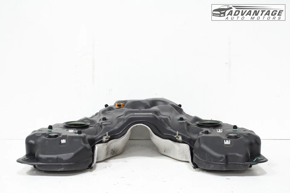 Mercedes ML350 W166 2012-2015 depósito de tanque de gasolina con escudo y correas OEM  Foto 2 de 4