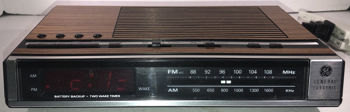 Vintage GE General Electric 7-4636D AM/FM Radio Alarm Clock