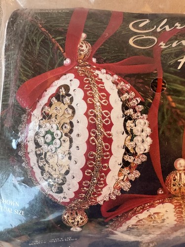 Sulyn Ruby SPARKLER Makes 2 Vtg Sequin Bead Christmas Ornament Craft Kit 201-B - Picture 2 of 11