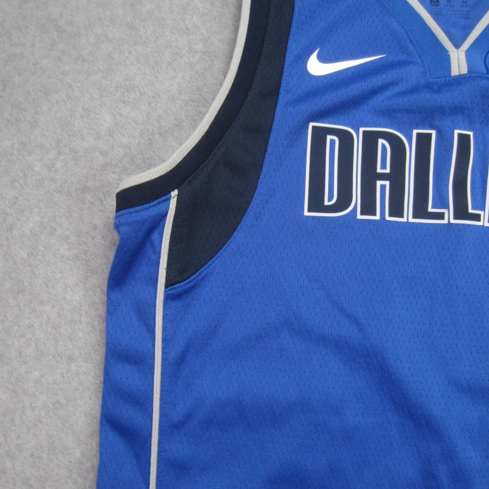 Camiseta Kristaps Porzingis Dallas Mavericks Juvenil M 10-12 Azul Nike Swingman Foto 3 de 4