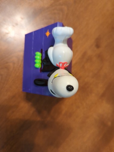 Caramelle Whitman Halloween Bank Snoopy come Dracula sulla cuccia viola e arancione - Foto 6 di 7