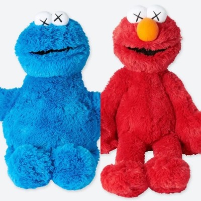 Kaws x Sesamstraße Elmo & Krümelmonster weiche Plüschtiere Uniqlo