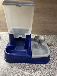 Wasser und FutterSpender Für Katzen und Hunde