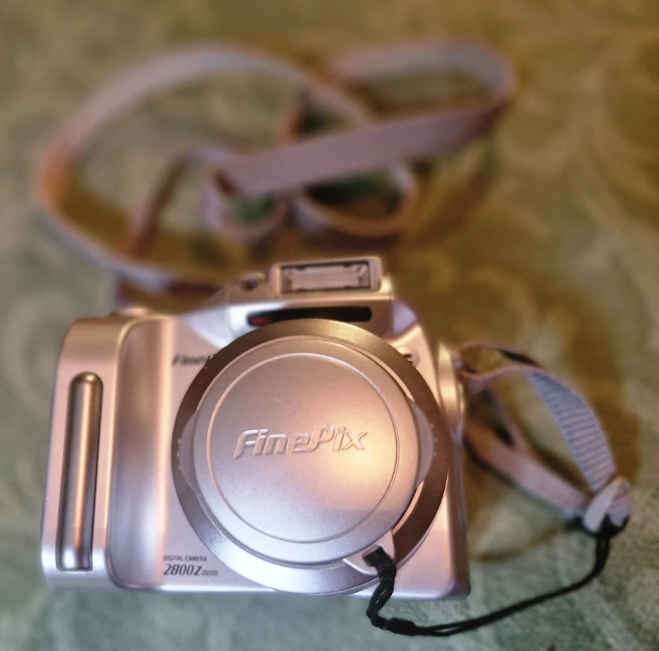 Vintage Silver Fijifilm FinePix 2800 Zoom Digital Bridge Camera c.2000s, photo 2 of 5