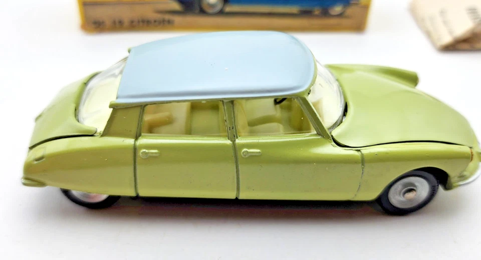 Vintage Dinky Toys 530 DS 19 Citroen Light Green & Grey With Box. France - Image 4 of 4