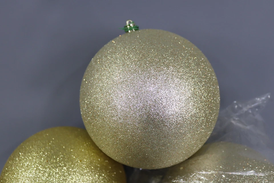 Vickerman 6" ornament set in honey gold with 3 finishes. Includes 6 ornaments - Image 3 of 4