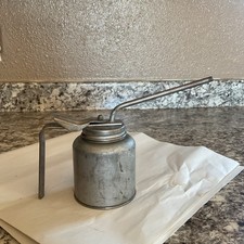 Vintage Made In Usa Oiler Thumb Pump Oil Pint Can