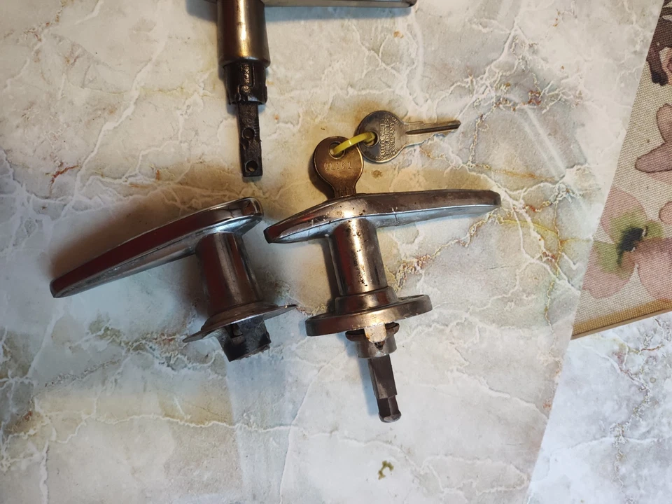 Manijas exteriores de puertas exteriores Ford Modelo A 1930 1931 y otras piezas  Foto 2 de 4