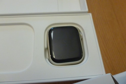 Apple Watch Series 8 41 mm argent aluminium bracelet sport Starlight S/M GPS - débloqué - Photo 8 sur 9
