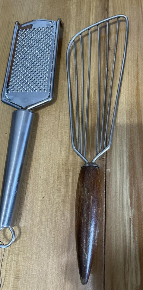 Prensa de ajo chef mimada aluminio, espátula de pescado vintage, Oneida Zester Foto 3 de 4