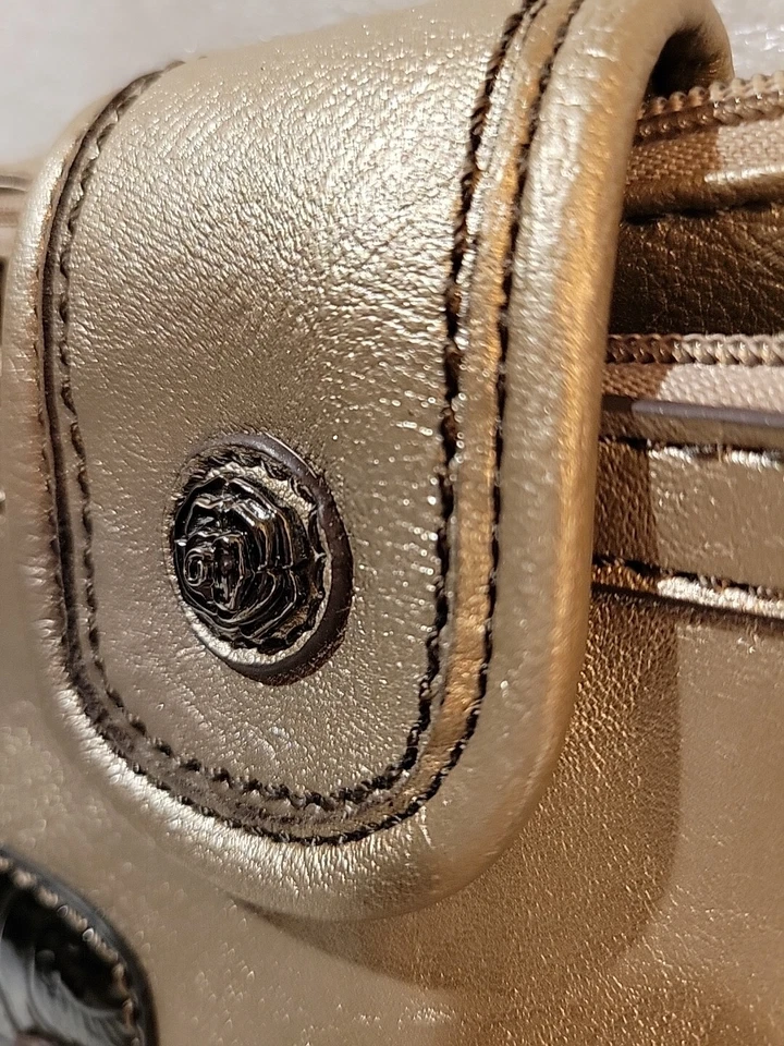 Cartera Bandolera Reliquia Taupe Metálica Flor Rosa Apliques Imitación Cuero Foto 4 de 4