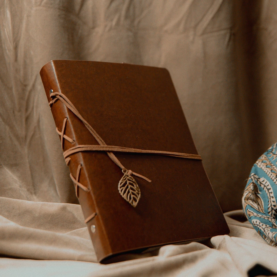 ELEGANT Leather Photo Album Notebook | 120 4x6 Photo Space w/ Writing Pages - Image 2 of 4