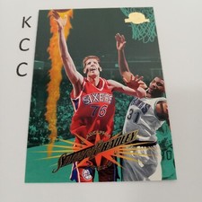 1995 Skybox Basketball #91 Shawn Bradley Philadelphia 76ers