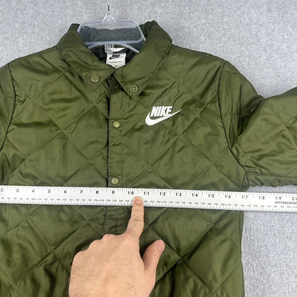 Chaqueta Nike Niños M Verde Acolchada Abotonada NSW Deflectora Ajuste Térmico Ligera Foto 3 de 4