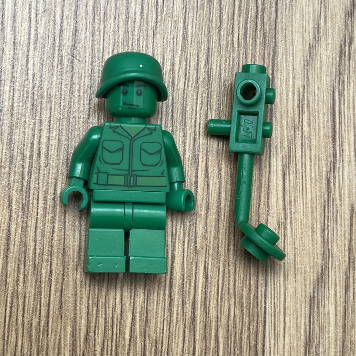 LEGO Toy Story Mini Figure Green Army Man With Accessory 7595 30071 TOY001