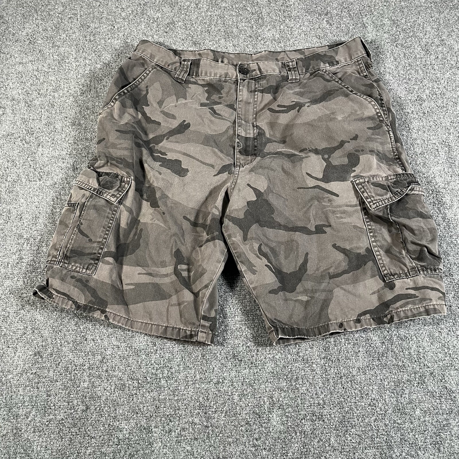 Vintage Wrangler Camo Shorts Men’s Size 38 Black Gray Cargo Y2K Skater
