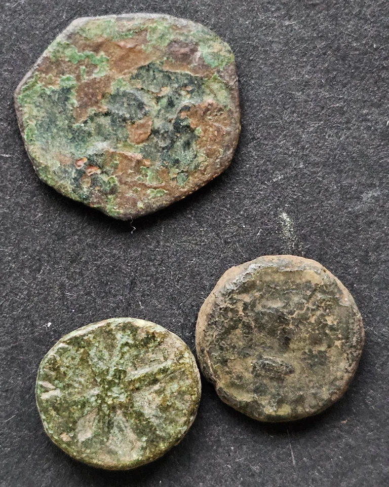 Monedas bizantinas de bronce. Lote de 3 monedas Foto 2 de 4