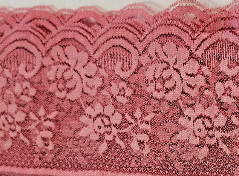 LOTS OF 3 - 4" WIDE LACE TRIM - LOTS OF COLORS - DIFFERENT LENGTHS FOR ALL CRAFT
