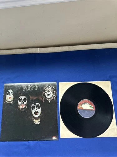 Kiss Self-Titled Vinyl Record 1st Pressing 1974 US No "Kissin' Time", NM-/VG+