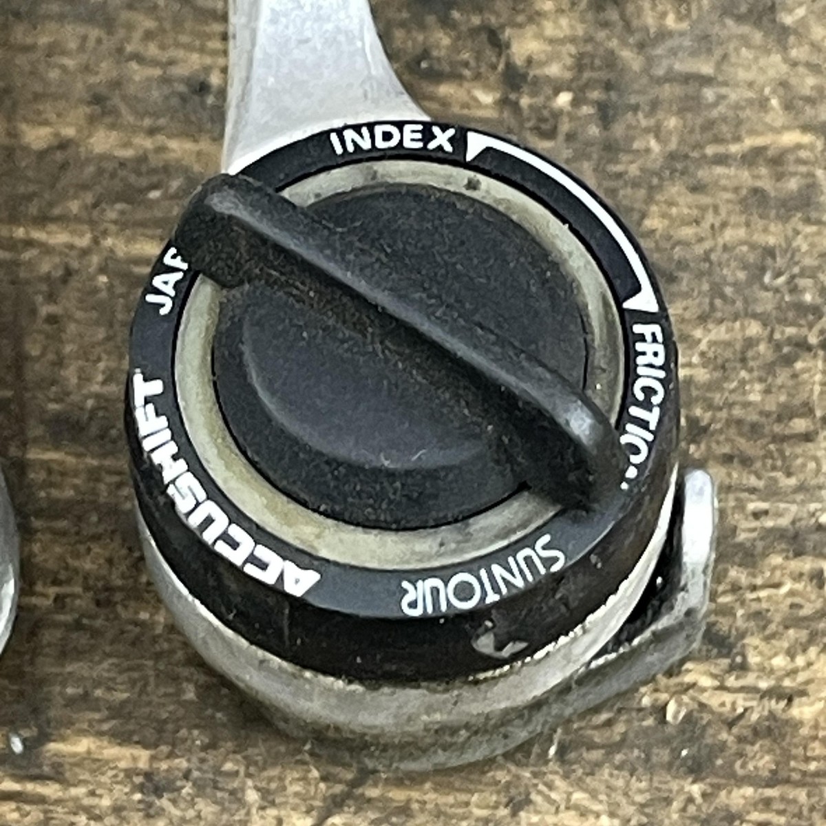 Paire De Dérailleurs Suntour Accushift Index 6 Vitesses - Vintage, Blanc, Pour Cadre Route (braze-on)