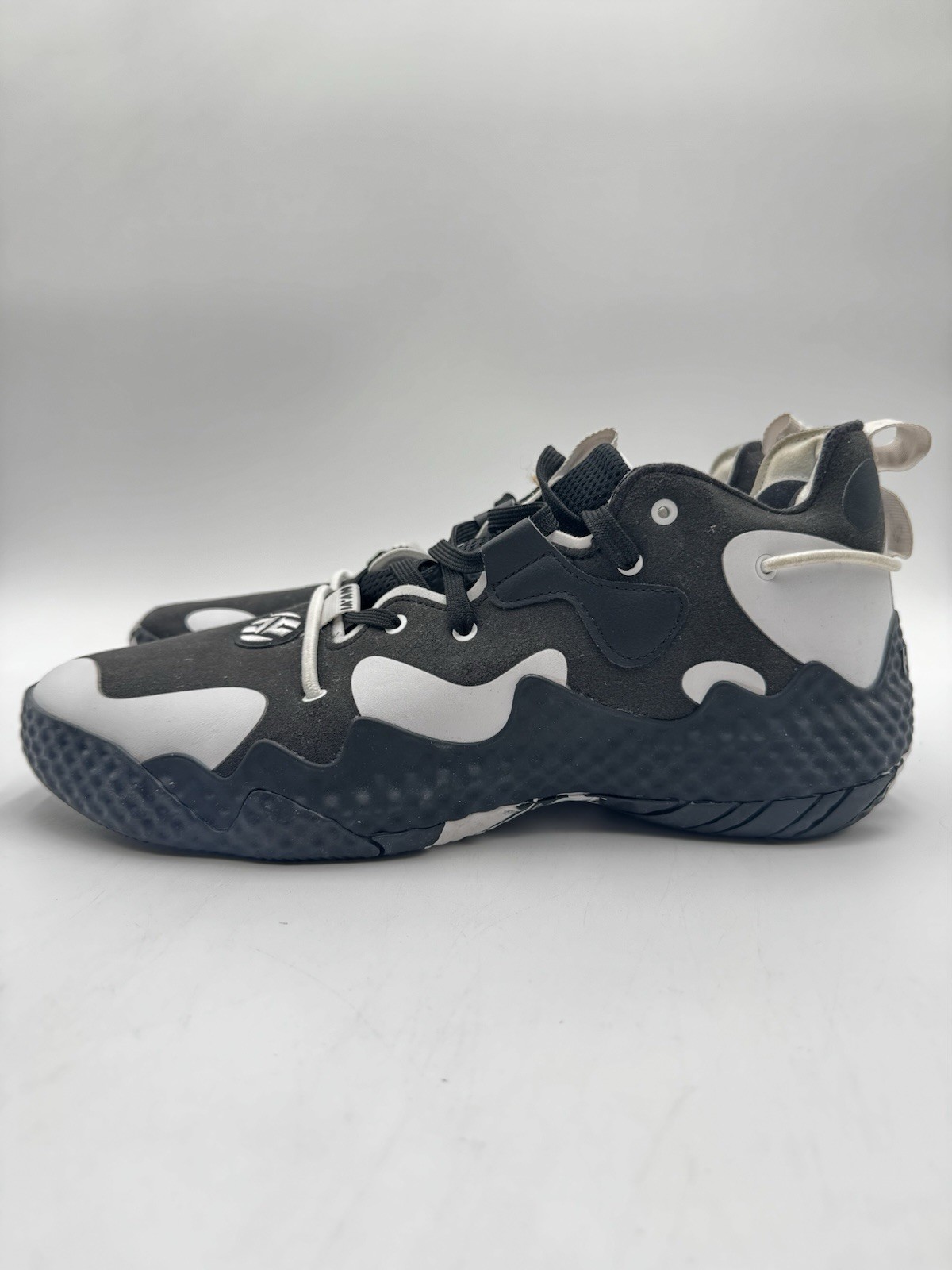 Adidas Men’s Harden Vol. 6 “1/2 Dozen” Size 13 Black/White |GV8704| Adidas Men’s Harden Vol. 6 “1/2 Dozen” Size 13 Black/White |GV8704|