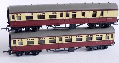 TRIANG RAILWAYS (R28) 9" MAINLINE BRAKE / (R29) COMPOSITE RED /CREAM  (UNBOXED) - Afbeelding 1 van 10