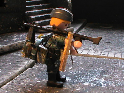 PLAYMOBIL CUSTOM 14 Armes Grenadier (Europe-1944) Réf-0645 Bis EUR 29 PLAYMOBIL CUSTOM 14 Armes Grenadier (Europe-1944) Réf-0645 Bis EUR 29