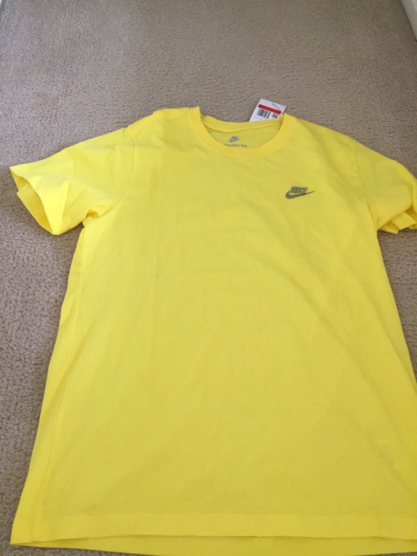 **BRAND NEW** Men Nike Sportswear’s Logo  Crew Neck T-shirt Yellow Sz Large