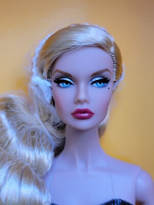 NRFB LOUNGE SIREN POPPY PARKER 12