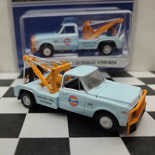 Service Tow Wrecker dually Truck C-30 1980s GMC 1/64 GULF Chevy Greenlight hitch - Picture 3 of 10