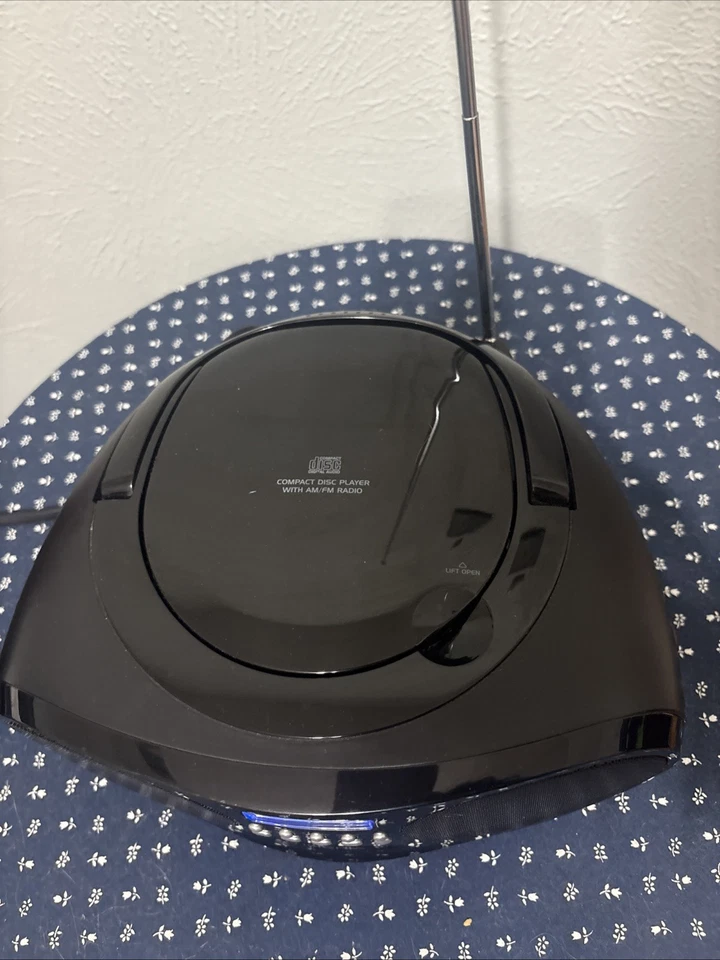 Insignia портативный CD-бумбокс с AM/FM-радио - Изображение 3 из 4