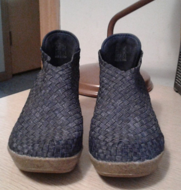 Bernie Mev "Sexy" Denim Closed Toe Slip On Crepe Wedge Sole Shoes Size 40/10