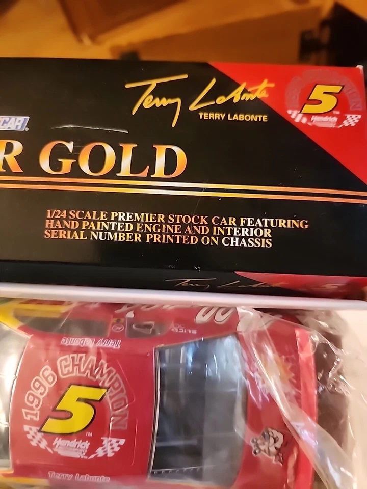 1/24 1996 Racing Champions Premier Oro 1/24 Terry Labonte #5 Campeón 1 de 2000 Foto 3 de 4