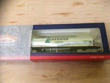 Lot..963K...OO GAUGE BACHMANN 38-200 JPA BOGIE CEMENT WAGON...LAFARGE.......#30#
