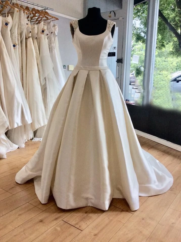 Vestidos de novia sencillos cuello cuadrado satinado línea A blancos marfil vestidos de novia Foto 3 de 4