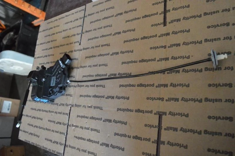 2008 2009 2010 2011 2012 LAND ROVER LR2 ЛЕВАЯ ЗАДНЯЯ ДВЕРЬ ЗАМОК ПРИВОД - Изображение 2 из 4