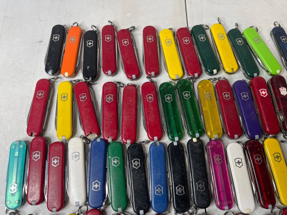 Lot of 189 Assorted Victorinox Classic SD Swiss Army Knives 58mm With & W/O Ads - Image 3 of 4