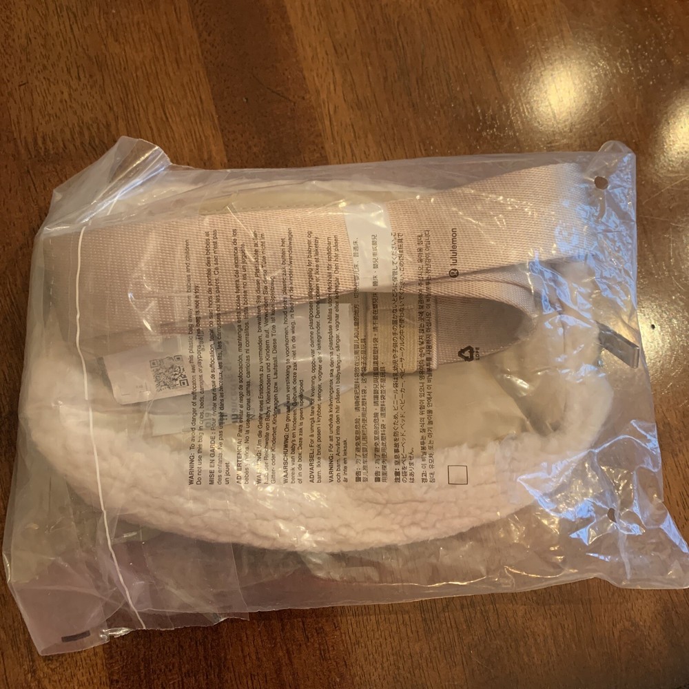 Lululemon Everywhere Belt Bag Ivory Gold NWT New With Tags