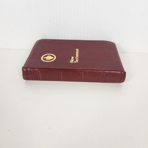 Modern English New Testament The Gideons International Red Pocket Book 1974 - Picture 3 of 6