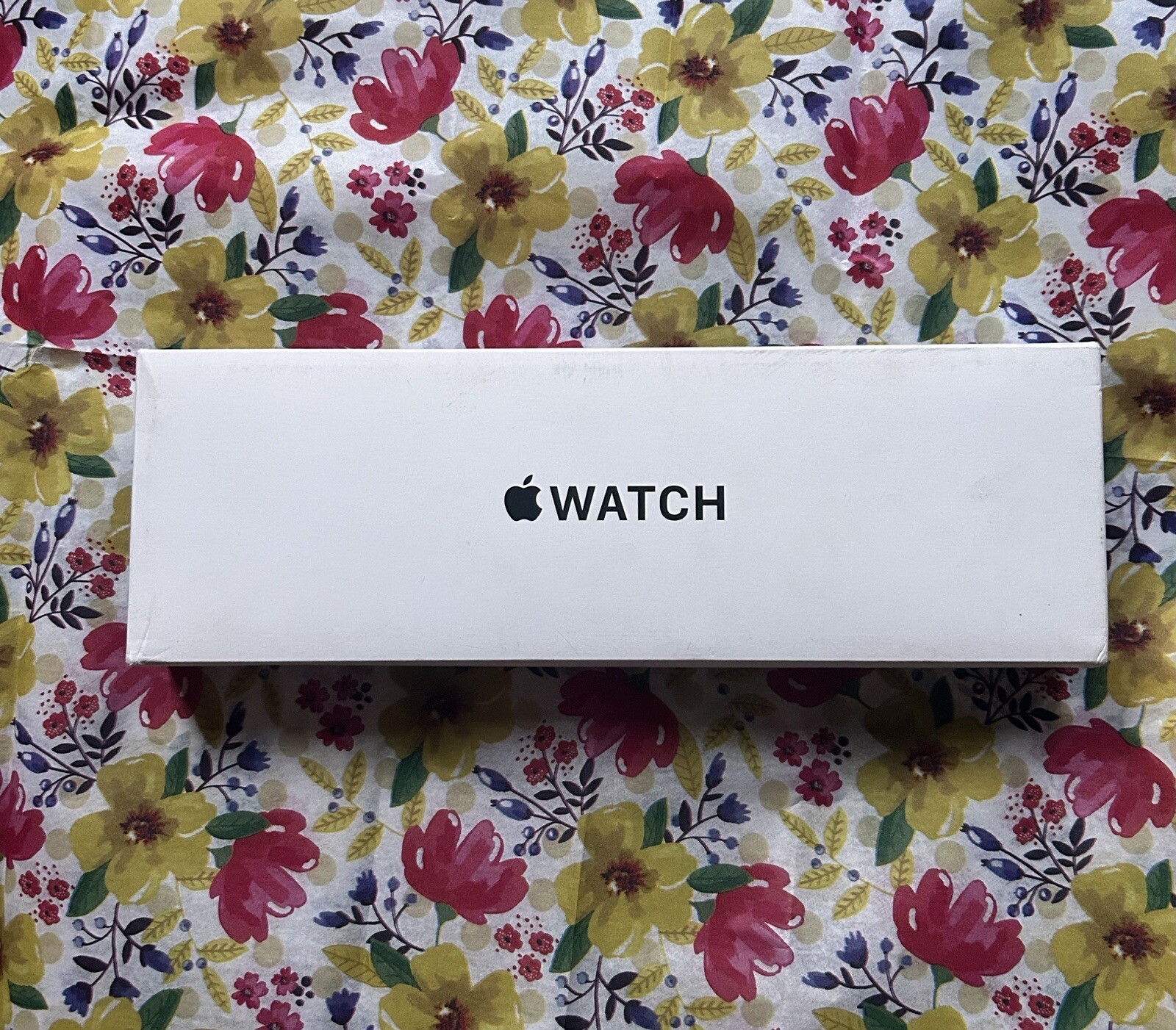 Apple Watch SE 2nd Gen 40mm Aluminum Unlocked with Band-image