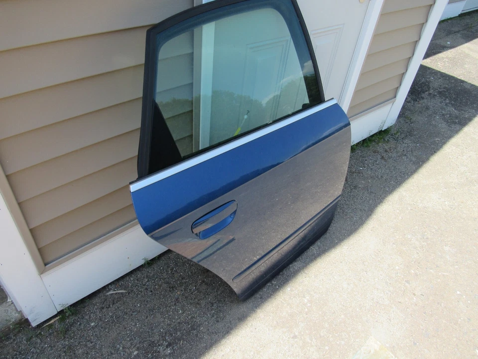 Audi A4 2005-2008 sedán puerta trasera derecha azul Foto 4 de 4