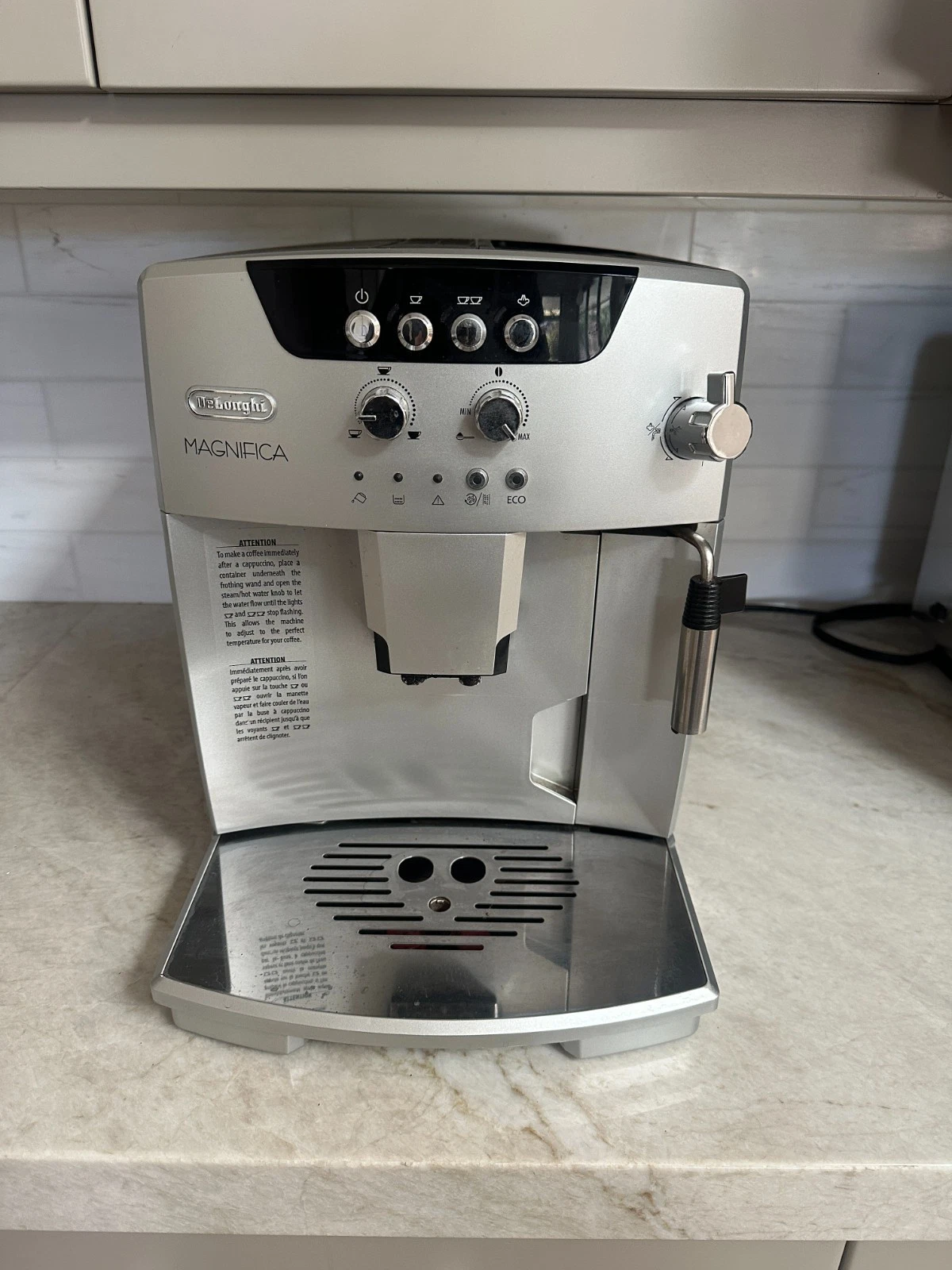 DeLonghi Magnifica ESAM04110S Automatic Espresso Machine - For Parts/Repair